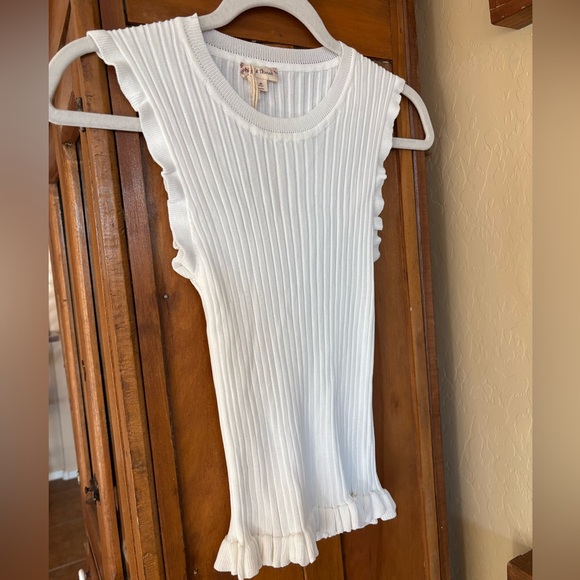 NWT Hem & Thread White Ribbed Ruffle Trim Tank Top • Size Medium - Picture 2 of 6